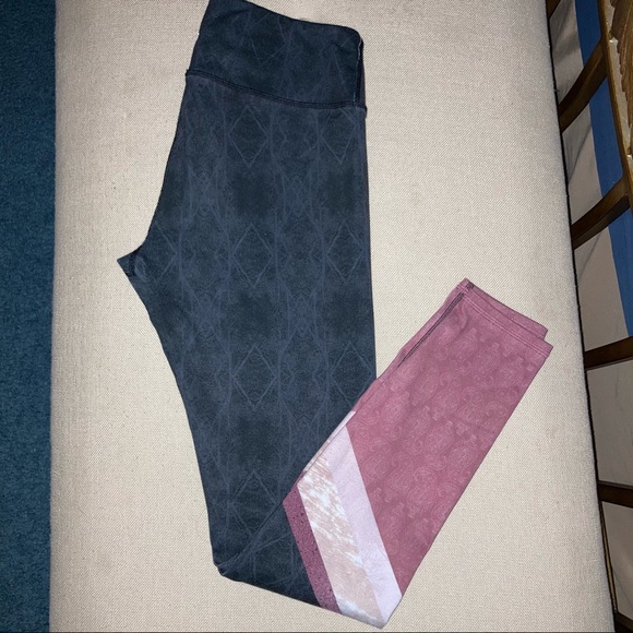 ALO Yoga Airbrush Tree Lace Leggings S FINAL PRICE - Picture 3 of 8